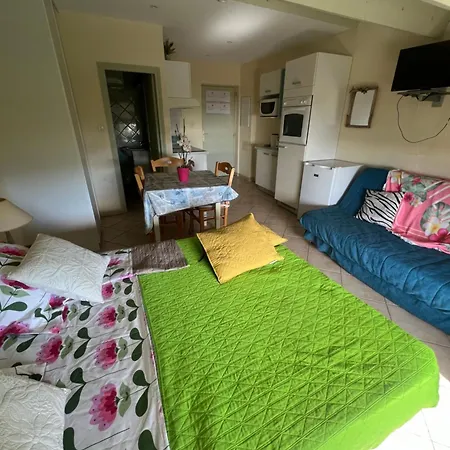 Vue 2/3 Pers 1 Bed + 1 Cot * Farinole