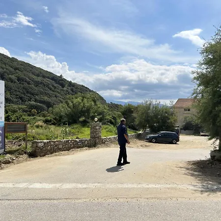 Vue 2/3 Pers 1 Bed + 1 Cot Lägenhet Farinole