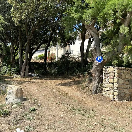 Vue 2/3 Pers 1 Bed + 1 Cot * Farinole