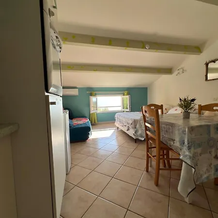Vue 2/3 Pers 1 Bed + 1 Cot Appartement *