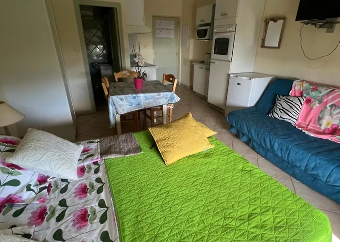 Vue 2/3 Pers 1 Bed + 1 Cot * Farinole